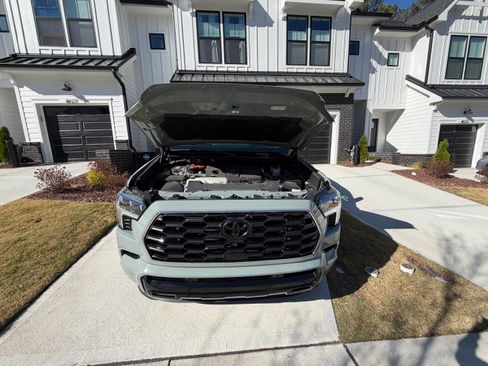 Used 2024 Toyota Sequoia Platinum image 17