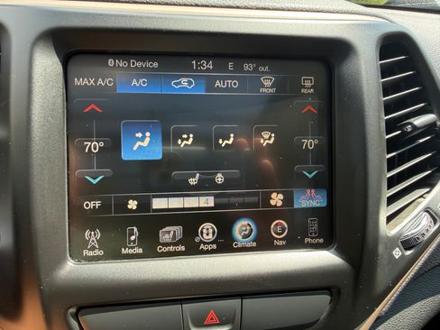 Used 2017 Jeep Cherokee Limited AWD/4WD image 12