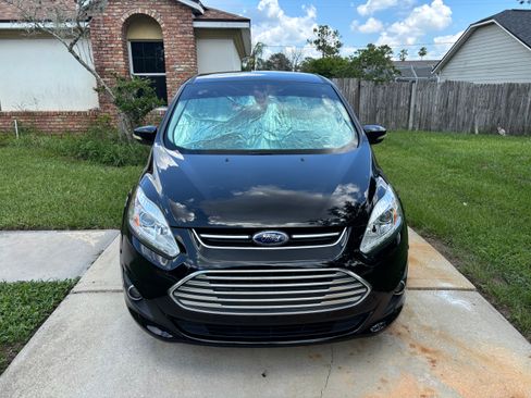 Used 2017 Ford C-MAX Energi Titanium w/ Equipment Group 501A FWD image 2