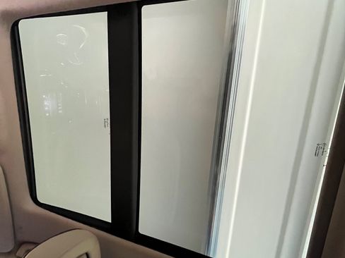 Used 2017 Jeep Grand Cherokee Overland image 20