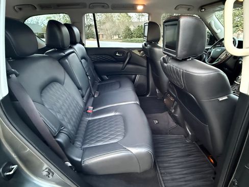 Used 2018 INFINITI QX80 Sport Utility 4D w/ Deluxe Technology Package image 12
