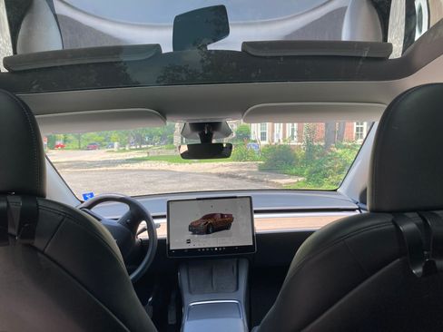 Used 2023 Tesla Model Y Long Range AWD/4WD image 9