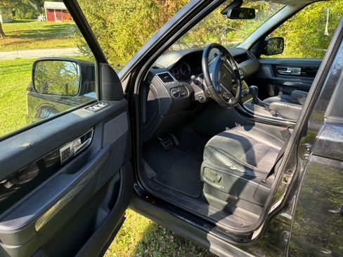 Used 2011 Land Rover Range Rover Sport HSE image 10