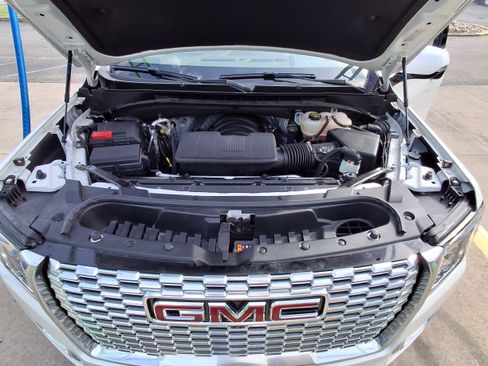 Used 2023 GMC Yukon Denali image 12