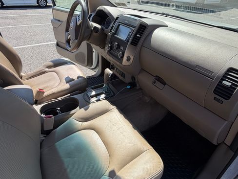 Used 2015 Nissan Frontier SL AWD/4WD image 20