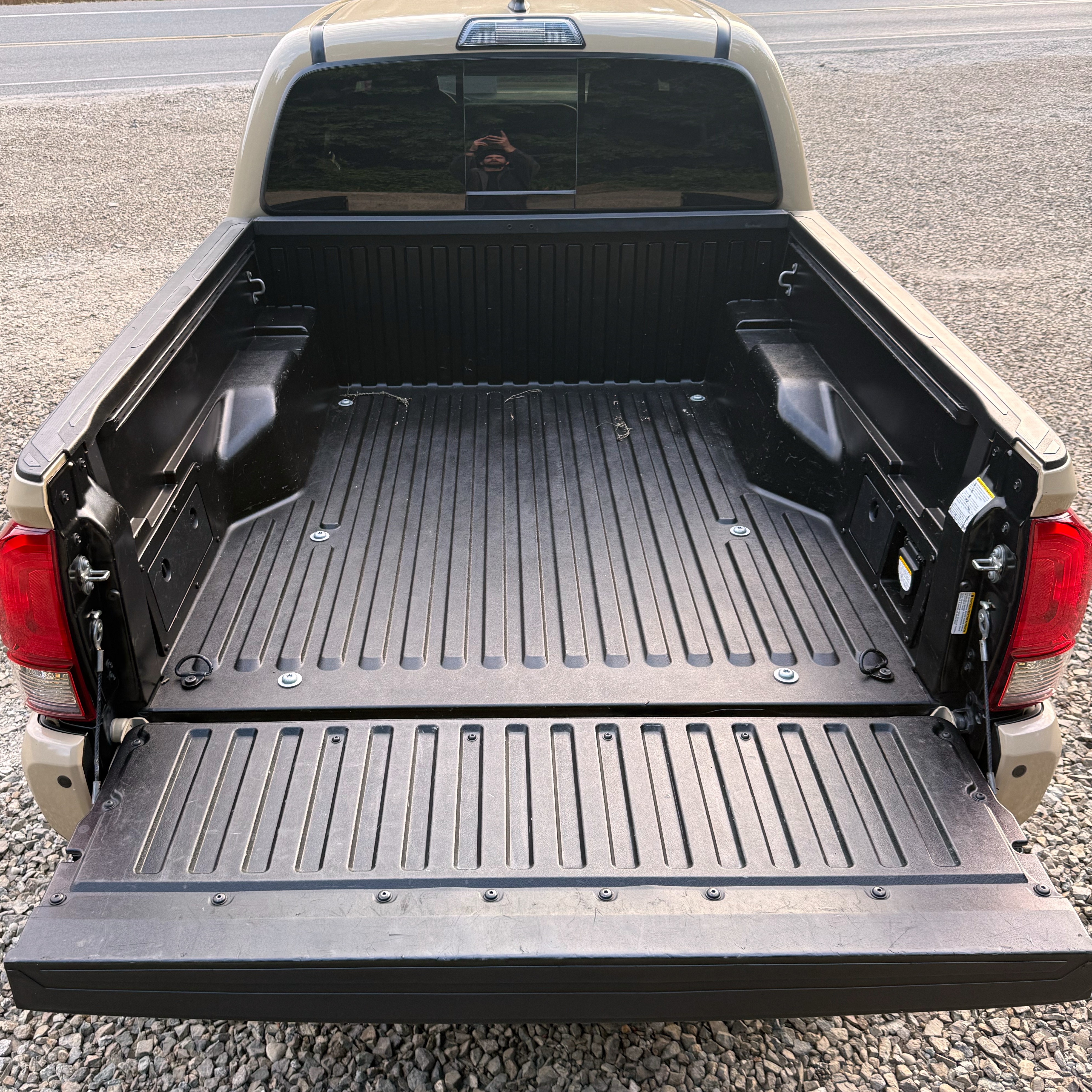 Used 2018 Toyota Tacoma TRD Off-Road w/ Technology Package RWD image 9