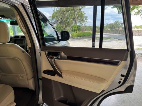Used 2017 Lexus GX 460 AWD/4WD image 25