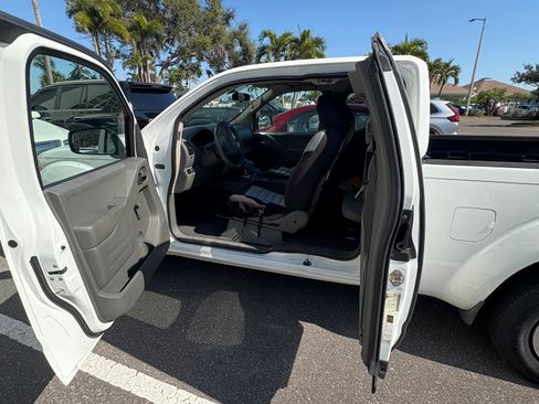 Used 2019 Nissan Frontier S image 6