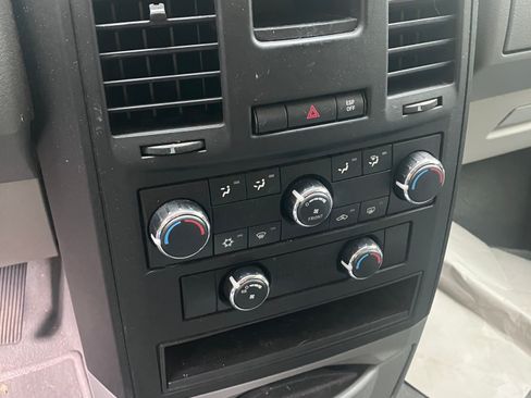 Used 2009 Dodge Grand Caravan SE FWD image 19