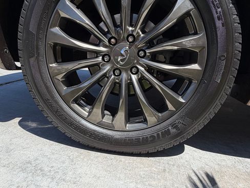 Used 2017 INFINITI QX80 Limited AWD/4WD image 9