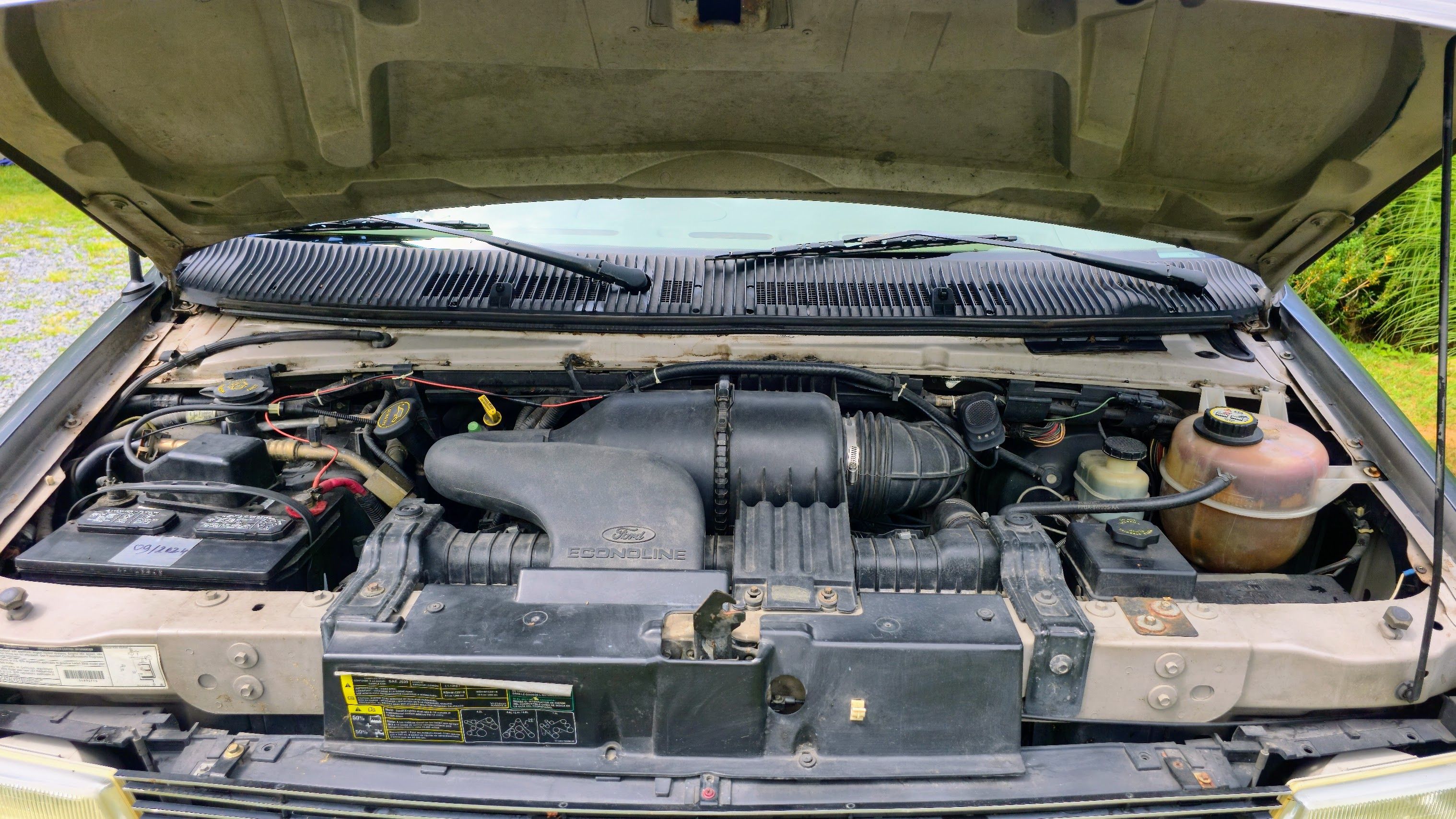 Used 2002 Ford E-150 and Econoline 150 RWD image 2