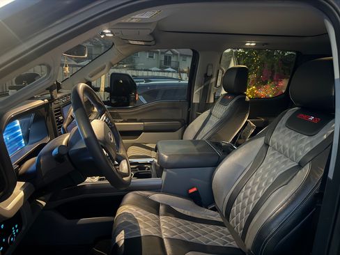 Used 2024 Ford F250 XLT w/ XLT Premium Package image 5