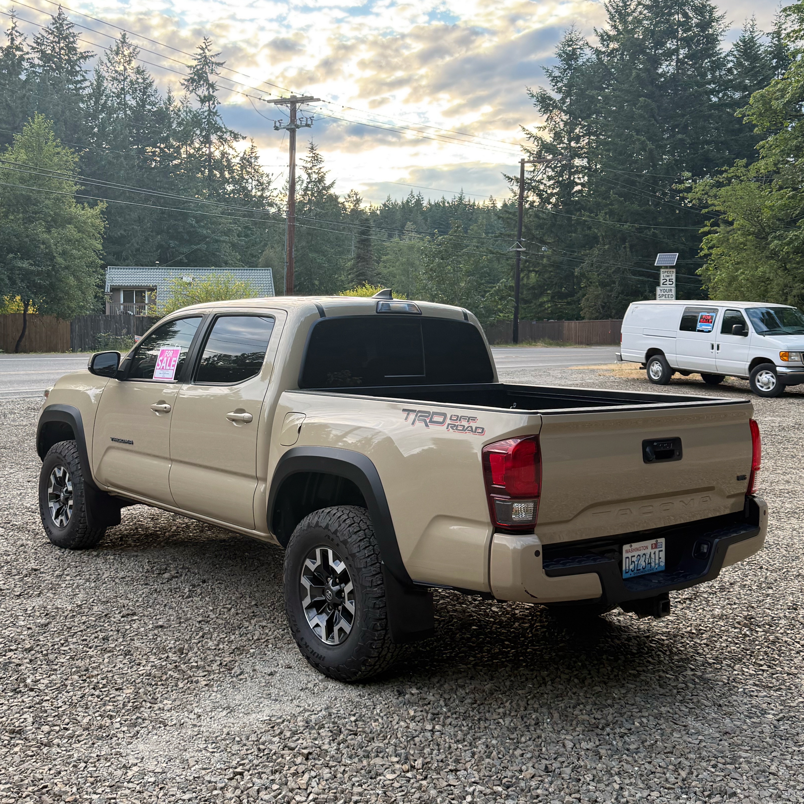 Used 2018 Toyota Tacoma TRD Off-Road w/ Technology Package RWD image 6