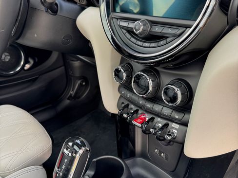 Used 2020 MINI Cooper S image 18