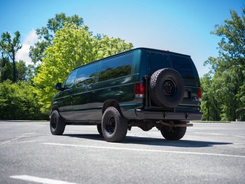Used 2009 Ford E-150 and Econoline 150 Wagon RWD image 2