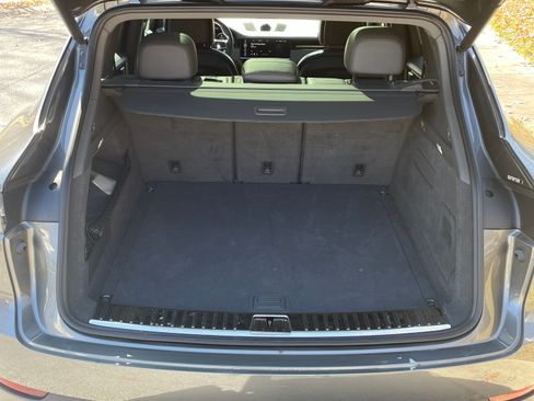 Used 2019 Porsche Cayenne Sport Utility 4D image 11