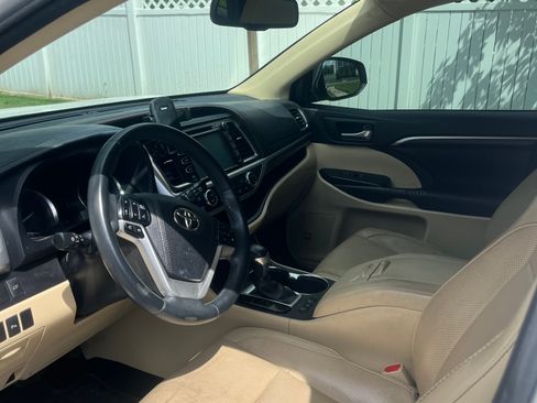 Used 2016 Toyota Highlander Limited AWD/4WD image 9