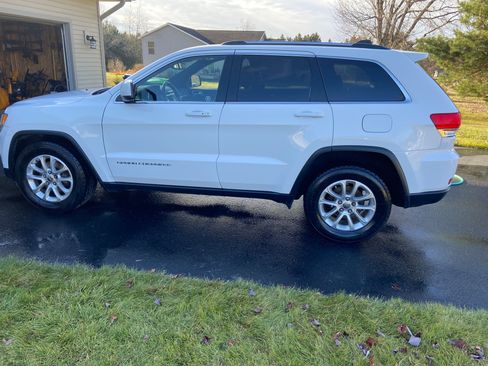 Used 2015 Jeep Grand Cherokee Laredo w/ Security & Convenience Group image 2
