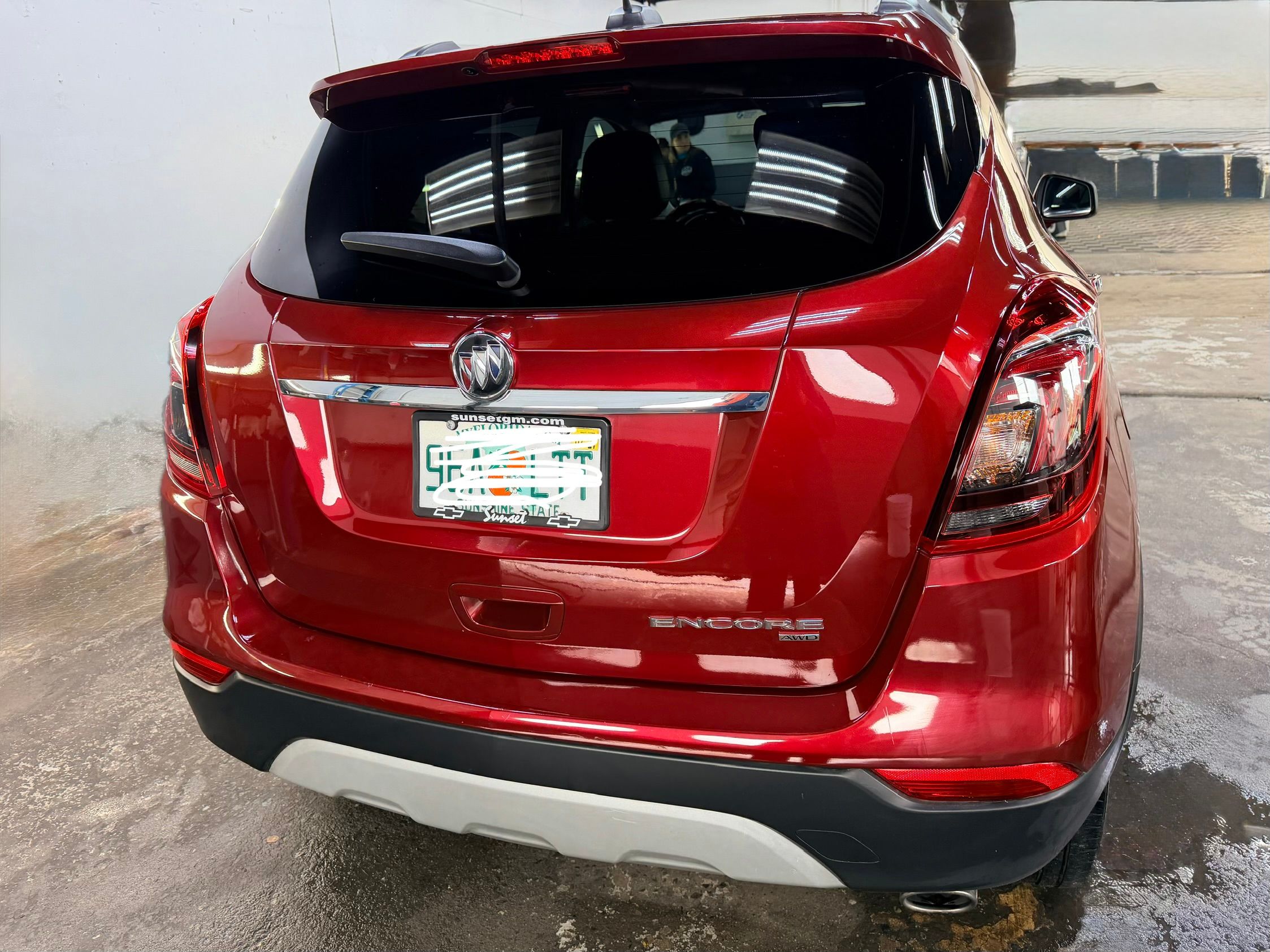 Used 2022 Buick Encore Preferred AWD/4WD image 2