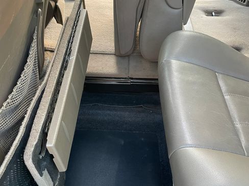 Used 2014 Chrysler Town & Country Touring FWD image 16