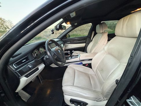 Used 2013 BMW 750i RWD image 14