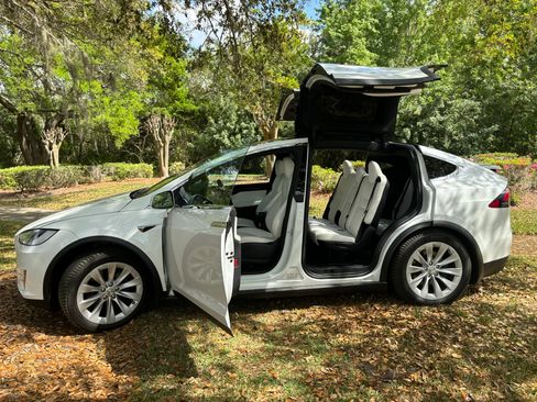 Used 2020 Tesla Model X AWD/4WD image 4