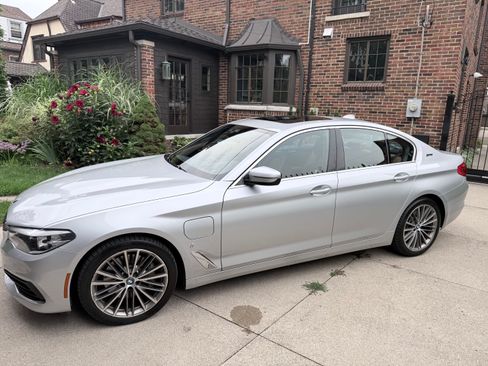 Used 2019 BMW 530e xDrive AWD/4WD image 4