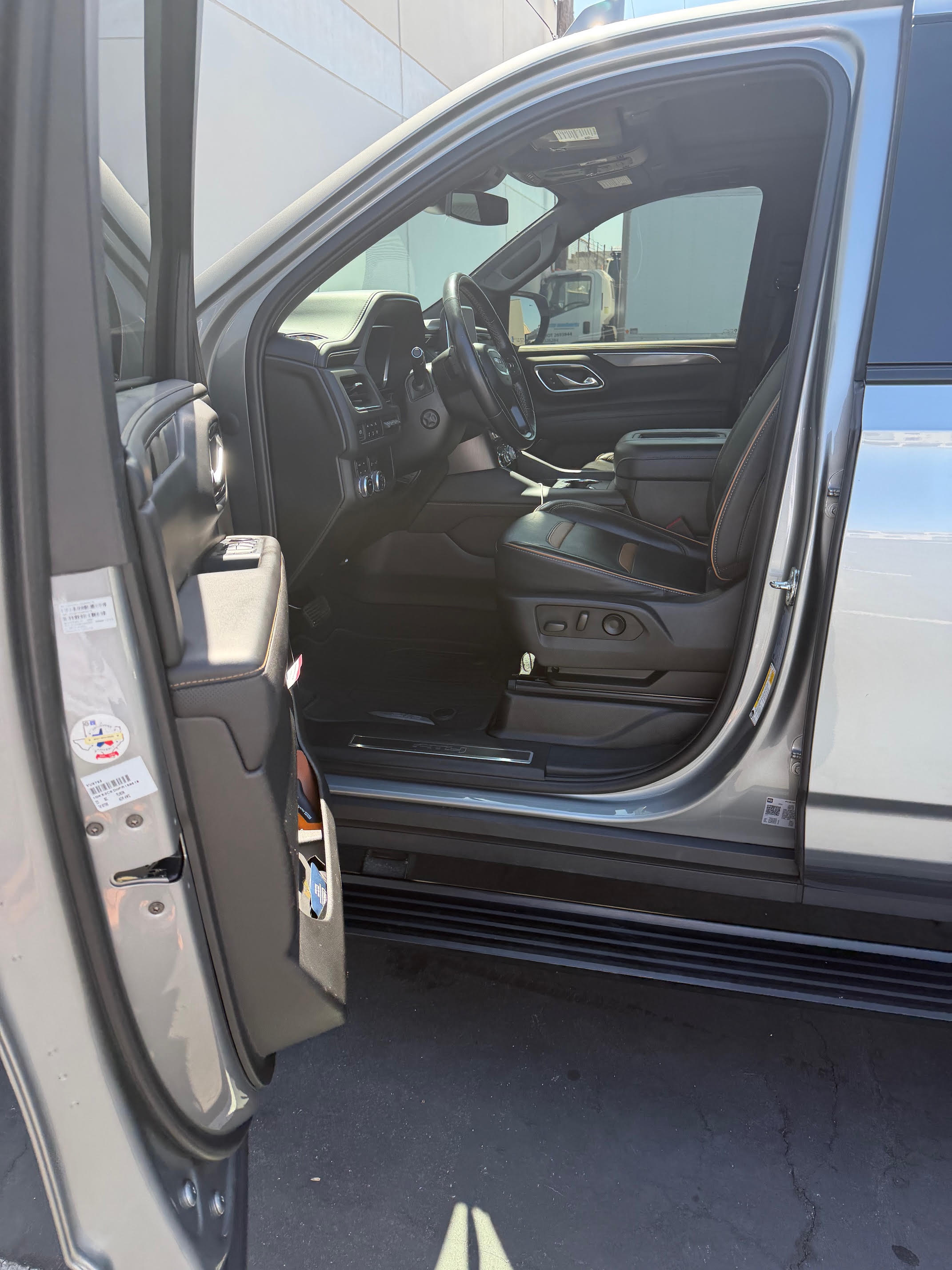 Used 2023 GMC Yukon AT4 w/ AT4 Premium Package AWD/4WD image 13