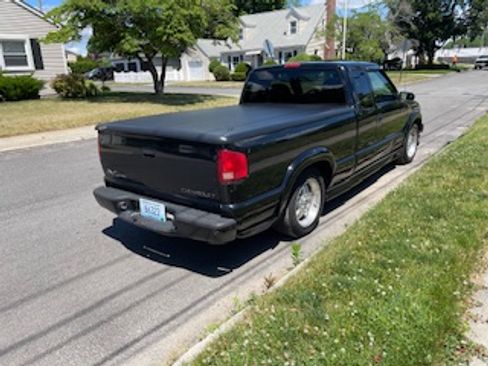 Used 2003 Chevrolet S10 Pickup LS w/ LS Preferred Equipment Group RWD image 2
