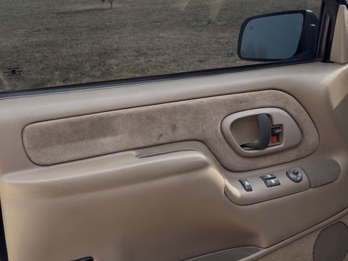 Used 1998 Chevrolet Silverado 1500 2WD Extended Cab w/ Preferred Equipment Group 3 image 11