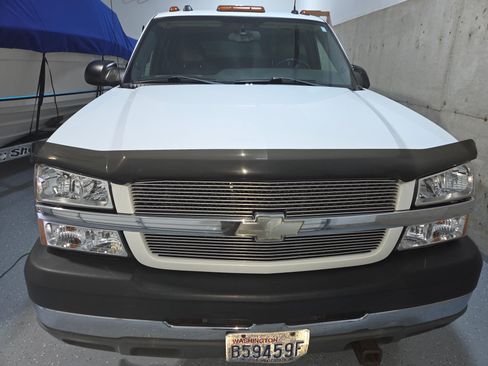 Used 2004 Chevrolet Silverado 3500 LT w/ Heavy-Duty Power Package image 6