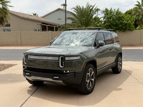 Used 2022 Rivian R1S Launch Edition AWD/4WD image 1