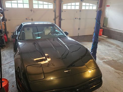 Used 1993 Chevrolet Corvette Coupe image 2