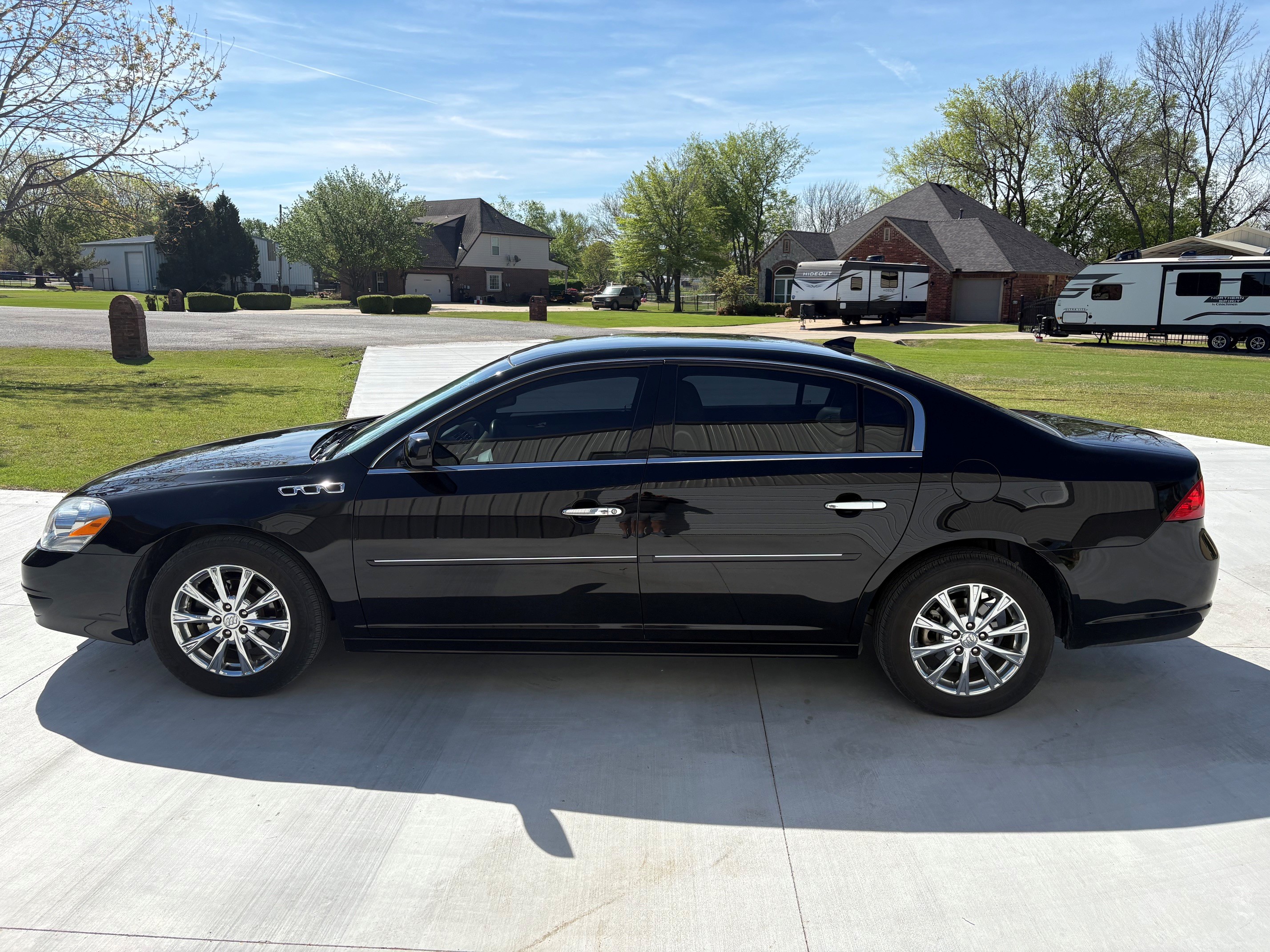 Used 2011 Buick Lucerne CXL FWD image 1