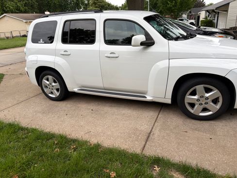 Used 2011 Chevrolet HHR LT FWD image 1