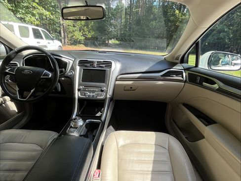 Used 2017 Ford Fusion SE w/ Fusion SE Technology Package image 17