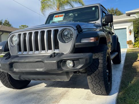Used 2018 Jeep Wrangler Unlimited Sport S image 8
