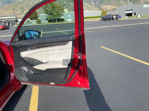 Used 2018 Honda Accord Touring image 17