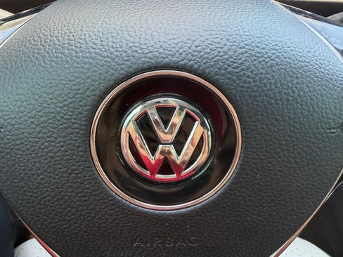 Used 2019 Volkswagen Jetta R-Line w/ R-Line Cold Weather Package FWD image 2