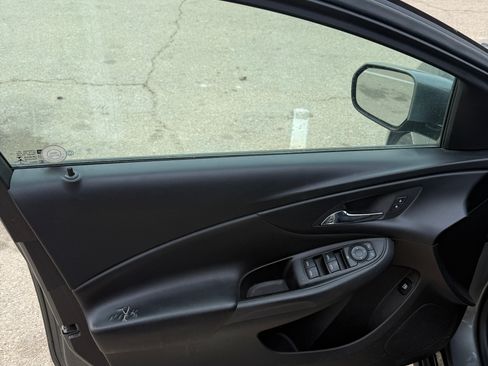 Used 2017 Chevrolet Volt LT w/ Comfort Package image 11