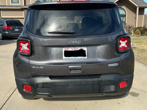 Used 2018 Jeep Renegade Latitude w/ Cold Weather Group image 5