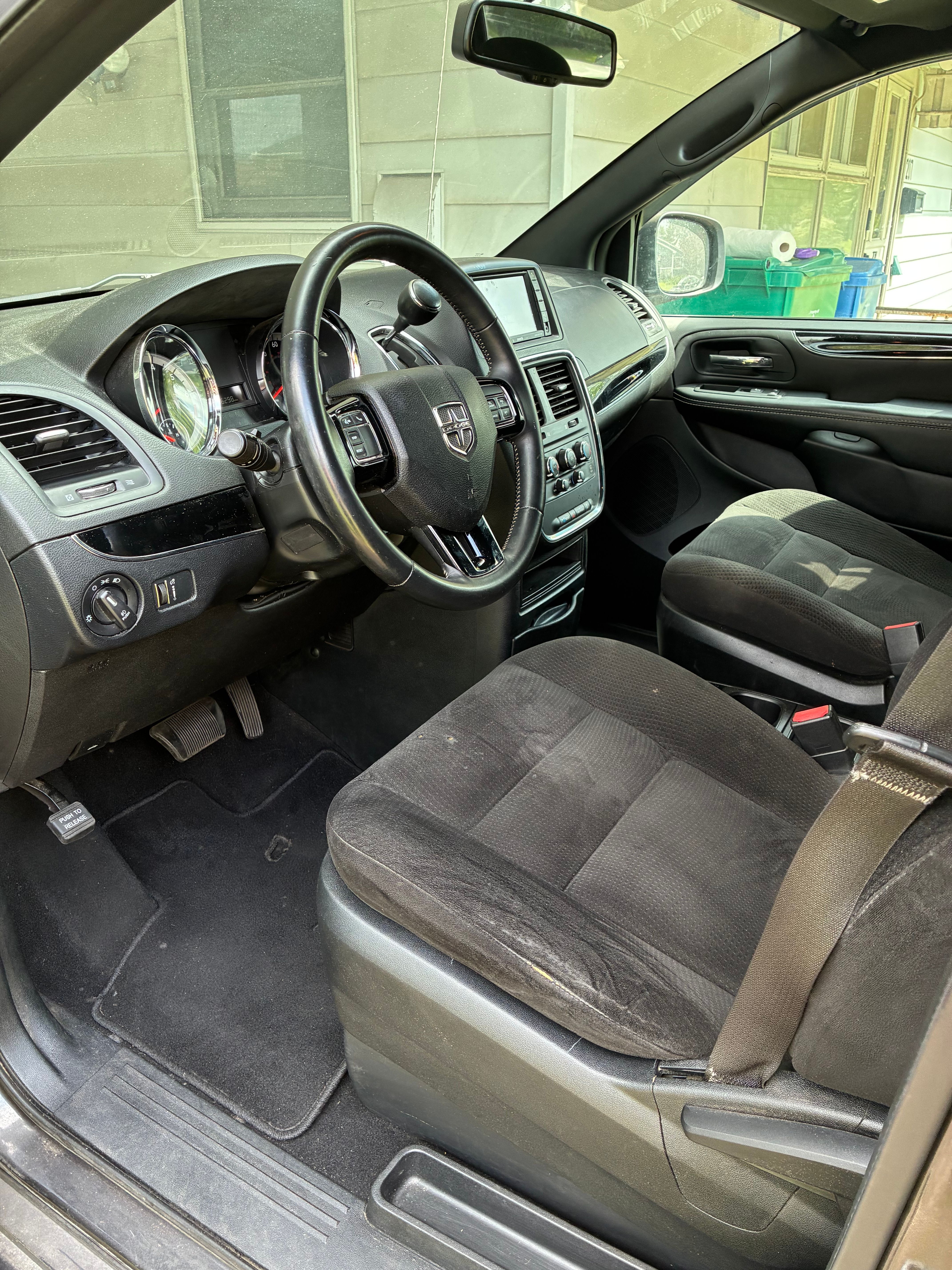 Used 2016 Dodge Grand Caravan SE FWD image 19