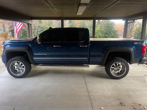 Used 2015 GMC Sierra 2500 Denali w/ Duramax Plus Package image 5