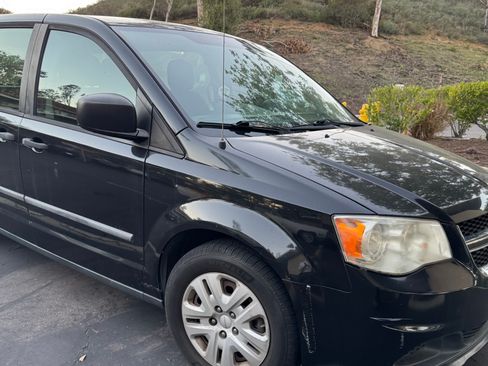 Used 2014 Dodge Grand Caravan American Value Package image 4