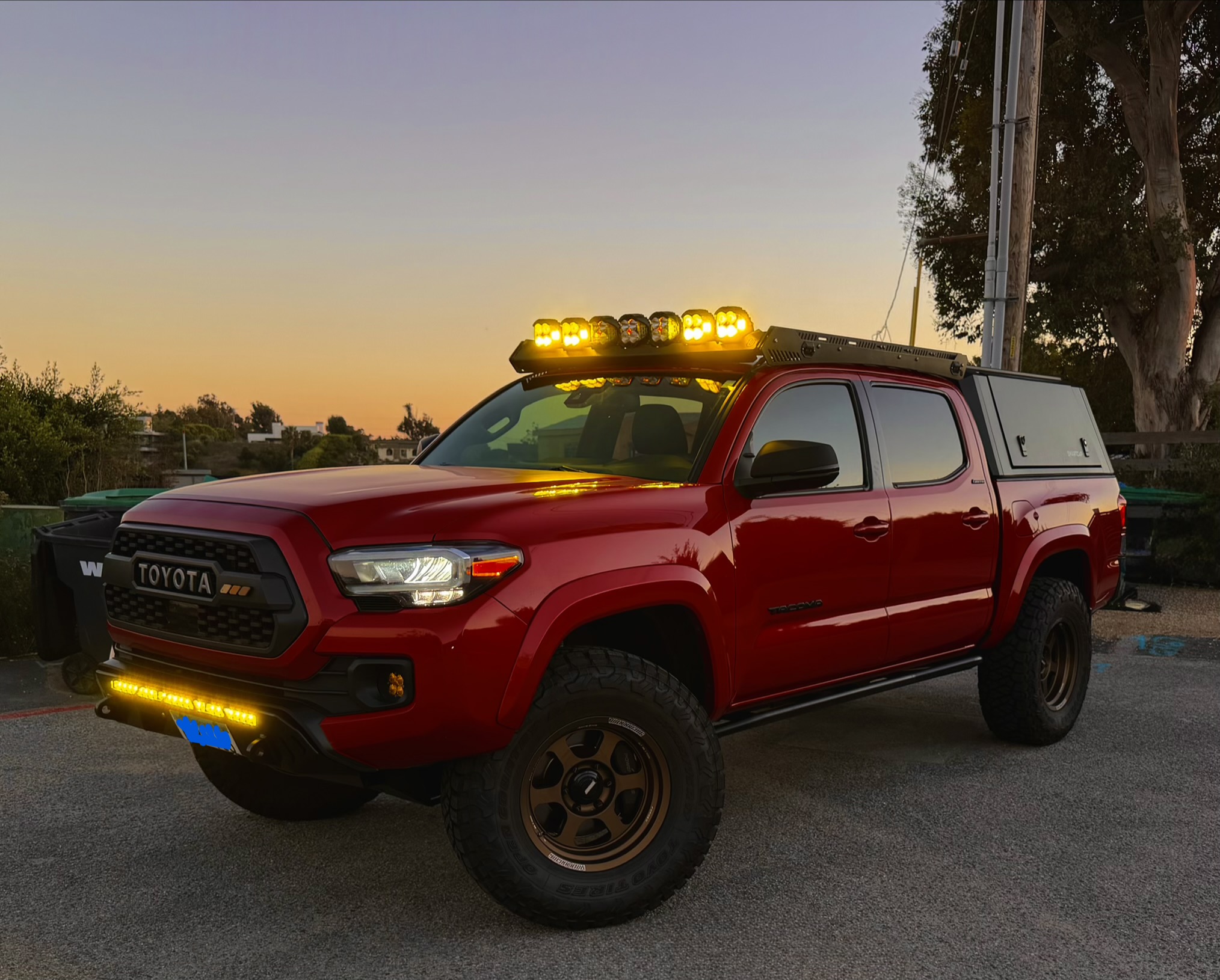 Used 2020 Toyota Tacoma Limited AWD/4WD image 1