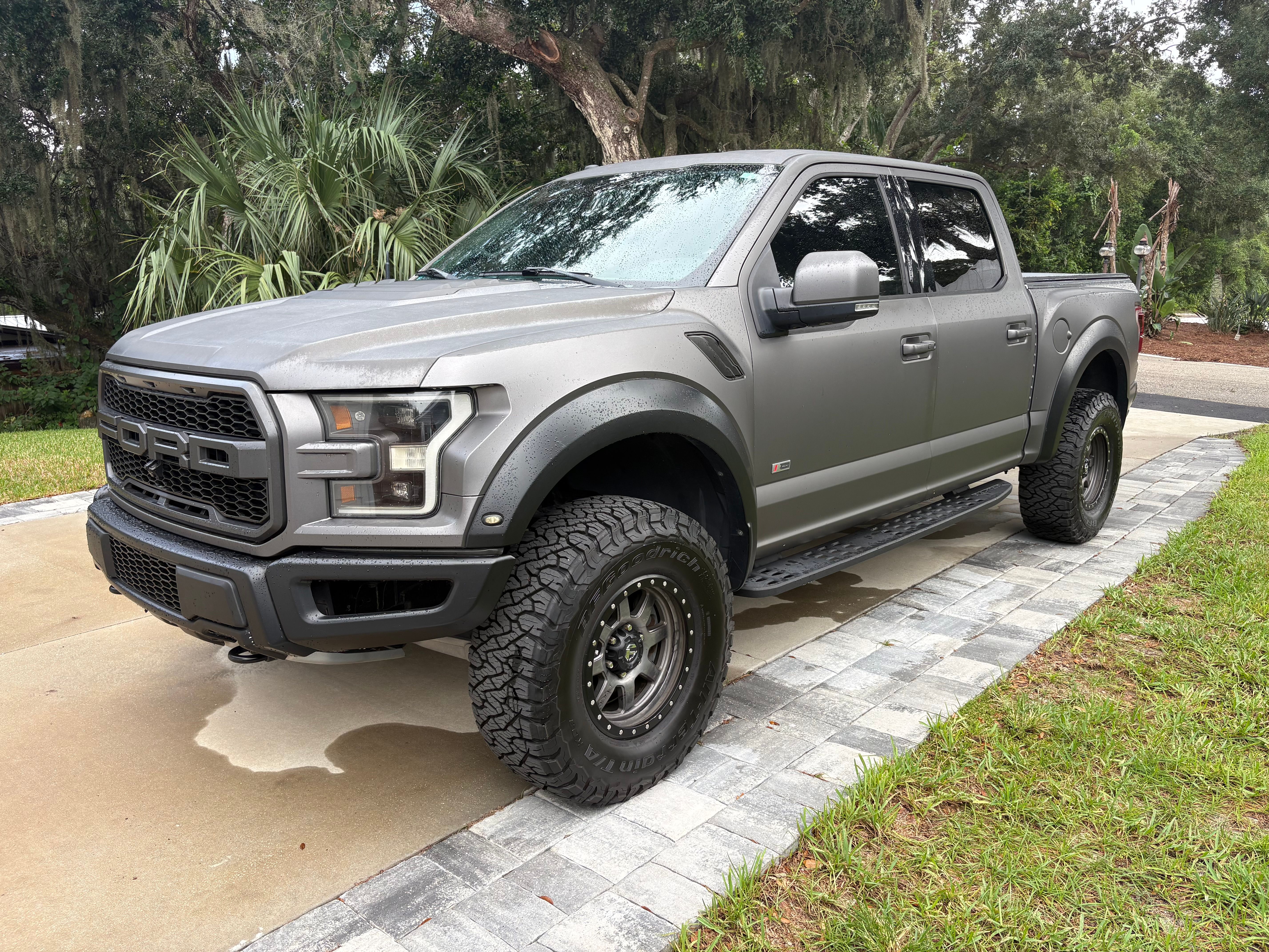 Used 2017 Ford F150 Raptor w/ Equipment Group 802A Luxury AWD/4WD image 1