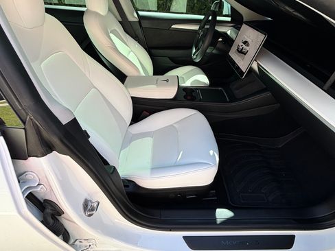 Used 2023 Tesla Model 3 Standard Range image 2