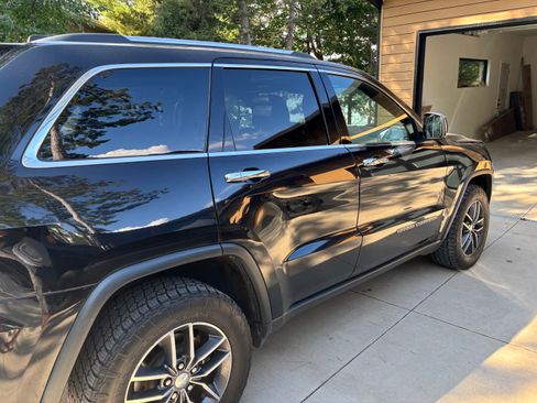 Used 2017 Jeep Grand Cherokee Limited w/ Luxury Group II image 4