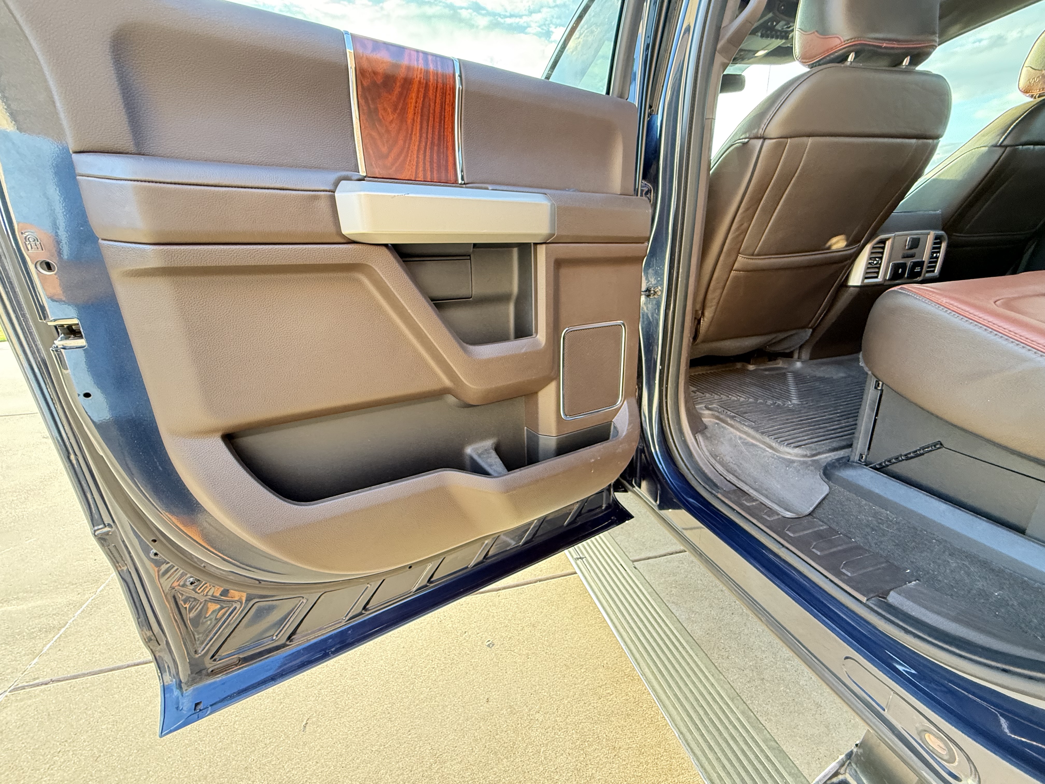 Used 2018 Ford F250 King Ranch w/ King Ranch Ultimate Package AWD/4WD image 11