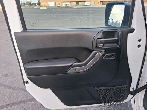 Used 2018 Jeep Wrangler Unlimited Sport S image 12